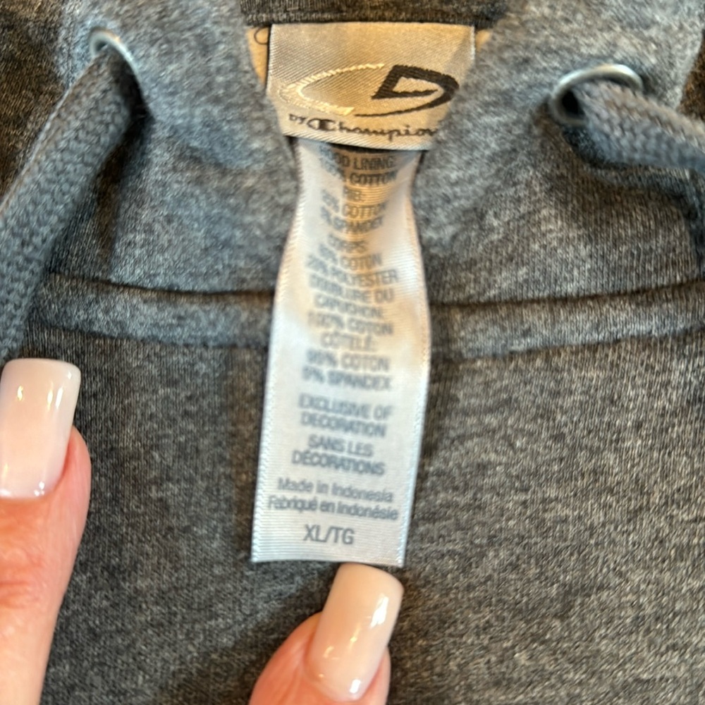 Men’s extra large champion sweatshirt